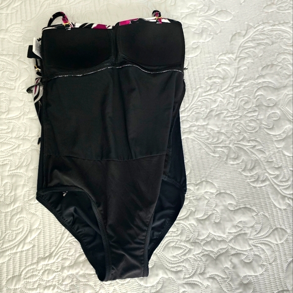 Shore Shapes One Piece - Picture 10 of 13